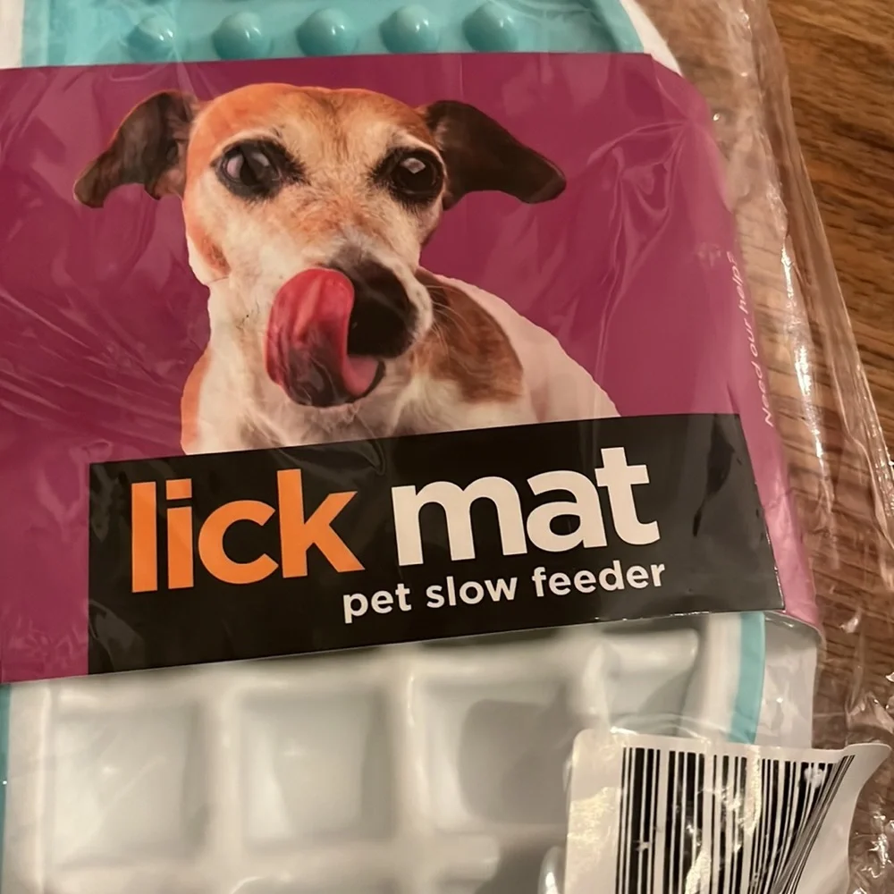 New/sealed new pet solutions lick mat